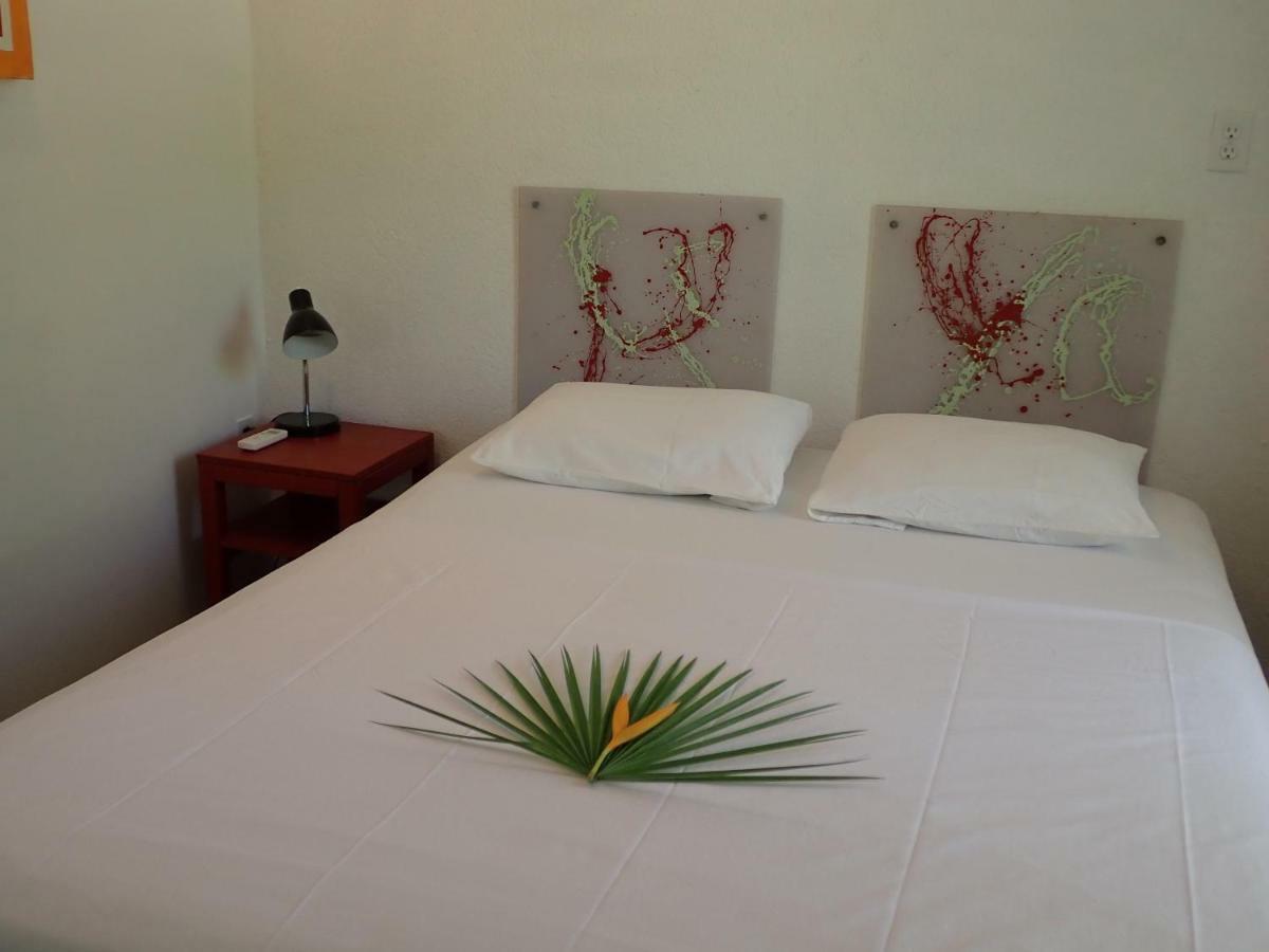Simberts Apartments Maya Beach Extérieur photo