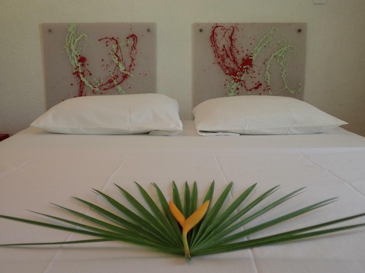 Simberts Apartments Maya Beach Extérieur photo